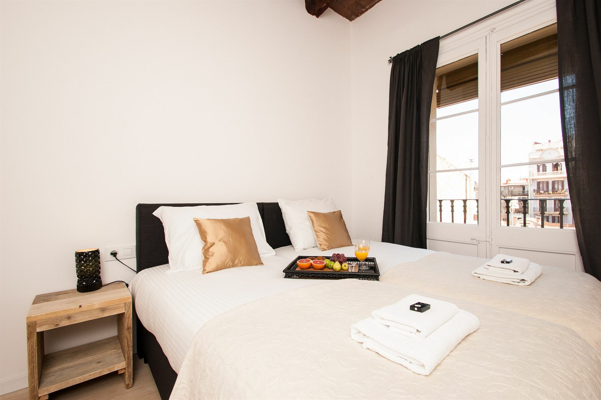 Short Stay Group Gracia Serviced Apartments Барселона Экстерьер фото