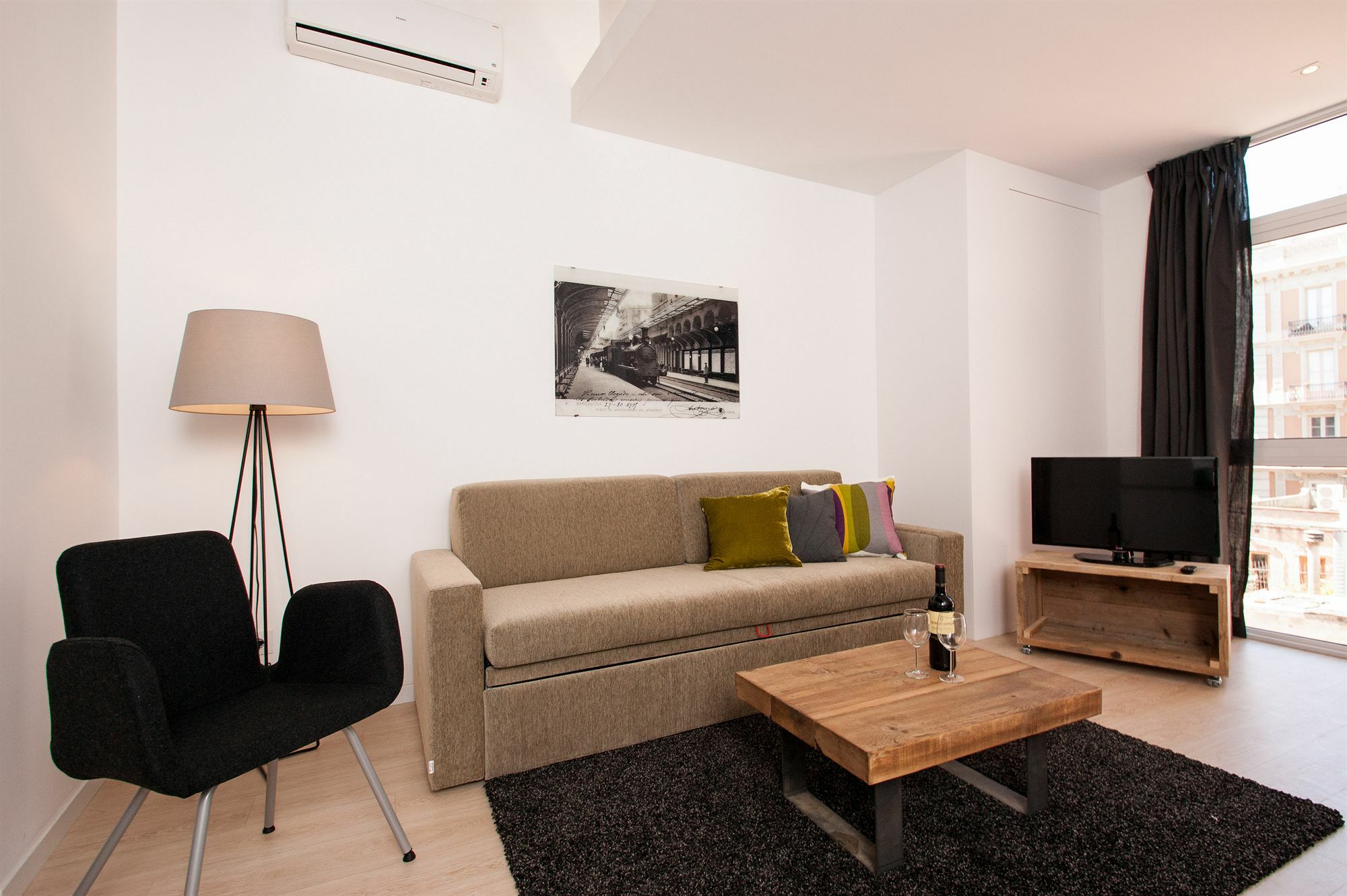 Short Stay Group Gracia Serviced Apartments Барселона Экстерьер фото